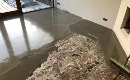 Vloer egaliseren, Broek in Waterland